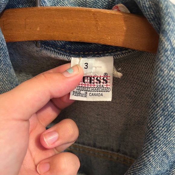 Vintage Guess Light wash Denim button up Jean Jacket - Picture 6 of 8